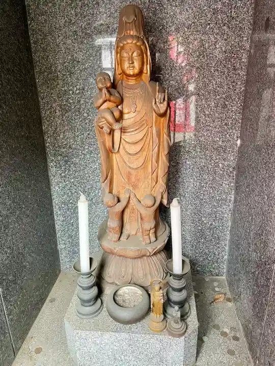 上聖寺の{uncategorized: "未分類", other: "その他", undefined: "問題あり", building: "その他建物", grave: "お墓", sacred_gate: "鳥居", guardian: "狛犬", statue: "像", buddha: "仏像", history: "歴史", nature: "自然", garden: "庭園", animal: "動物", pagoda: "塔", temizu: "手水舎", mountain_gate: "山門・神門", sanctuary: "本殿・本堂", subordinate: "末社・摂社", art: "芸術", scenery: "景色", jizo: "地蔵", ema: "絵馬", goshuin: "御朱印", omikuji: "おみくじ", items: "授与品その他", amulet: "お守り", goshuincho: "御朱印帳", eats: "食事", festival: "お祭り", votive_dance: "神楽", shichigosan: "七五三参", wedding: "結婚式", experience: "体験その他", initially: "初詣", around: "周辺", anti_infection: "感染症対策"}