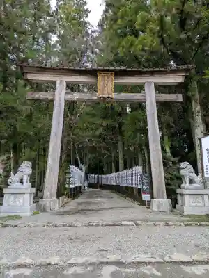 熊野本宮大社の{uncategorized: "未分類", other: "その他", undefined: "問題あり", building: "その他建物", grave: "お墓", sacred_gate: "鳥居", guardian: "狛犬", statue: "像", buddha: "仏像", history: "歴史", nature: "自然", garden: "庭園", animal: "動物", pagoda: "塔", temizu: "手水舎", mountain_gate: "山門・神門", sanctuary: "本殿・本堂", subordinate: "末社・摂社", art: "芸術", scenery: "景色", jizo: "地蔵", ema: "絵馬", goshuin: "御朱印", omikuji: "おみくじ", items: "授与品その他", amulet: "お守り", goshuincho: "御朱印帳", eats: "食事", festival: "お祭り", votive_dance: "神楽", shichigosan: "七五三参", wedding: "結婚式", experience: "体験その他", initially: "初詣", around: "周辺", anti_infection: "感染症対策"}