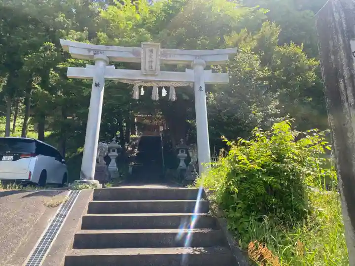嘯吹神社の{uncategorized: "未分類", other: "その他", undefined: "問題あり", building: "その他建物", grave: "お墓", sacred_gate: "鳥居", guardian: "狛犬", statue: "像", buddha: "仏像", history: "歴史", nature: "自然", garden: "庭園", animal: "動物", pagoda: "塔", temizu: "手水舎", mountain_gate: "山門・神門", sanctuary: "本殿・本堂", subordinate: "末社・摂社", art: "芸術", scenery: "景色", jizo: "地蔵", ema: "絵馬", goshuin: "御朱印", omikuji: "おみくじ", items: "授与品その他", amulet: "お守り", goshuincho: "御朱印帳", eats: "食事", festival: "お祭り", votive_dance: "神楽", shichigosan: "七五三参", wedding: "結婚式", experience: "体験その他", initially: "初詣", around: "周辺", anti_infection: "感染症対策"}