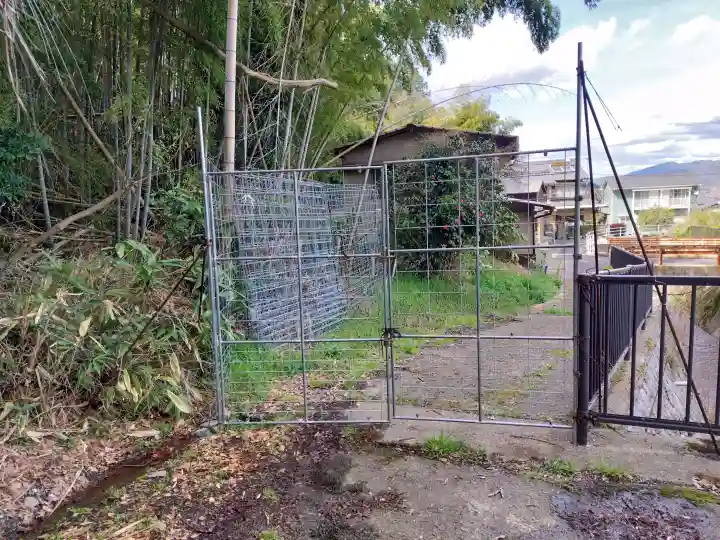 國狭槌神社の{uncategorized: "未分類", other: "その他", undefined: "問題あり", building: "その他建物", grave: "お墓", sacred_gate: "鳥居", guardian: "狛犬", statue: "像", buddha: "仏像", history: "歴史", nature: "自然", garden: "庭園", animal: "動物", pagoda: "塔", temizu: "手水舎", mountain_gate: "山門・神門", sanctuary: "本殿・本堂", subordinate: "末社・摂社", art: "芸術", scenery: "景色", jizo: "地蔵", ema: "絵馬", goshuin: "御朱印", omikuji: "おみくじ", items: "授与品その他", amulet: "お守り", goshuincho: "御朱印帳", eats: "食事", festival: "お祭り", votive_dance: "神楽", shichigosan: "七五三参", wedding: "結婚式", experience: "体験その他", initially: "初詣", around: "周辺", anti_infection: "感染症対策"}