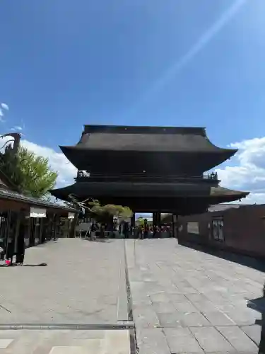 善光寺の{uncategorized: "未分類", other: "その他", undefined: "問題あり", building: "その他建物", grave: "お墓", sacred_gate: "鳥居", guardian: "狛犬", statue: "像", buddha: "仏像", history: "歴史", nature: "自然", garden: "庭園", animal: "動物", pagoda: "塔", temizu: "手水舎", mountain_gate: "山門・神門", sanctuary: "本殿・本堂", subordinate: "末社・摂社", art: "芸術", scenery: "景色", jizo: "地蔵", ema: "絵馬", goshuin: "御朱印", omikuji: "おみくじ", items: "授与品その他", amulet: "お守り", goshuincho: "御朱印帳", eats: "食事", festival: "お祭り", votive_dance: "神楽", shichigosan: "七五三参", wedding: "結婚式", experience: "体験その他", initially: "初詣", around: "周辺", anti_infection: "感染症対策"}