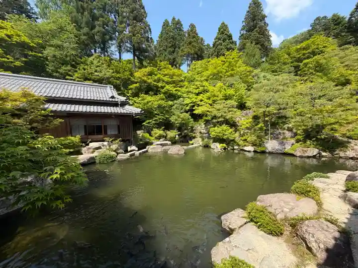 百済寺の{uncategorized: "未分類", other: "その他", undefined: "問題あり", building: "その他建物", grave: "お墓", sacred_gate: "鳥居", guardian: "狛犬", statue: "像", buddha: "仏像", history: "歴史", nature: "自然", garden: "庭園", animal: "動物", pagoda: "塔", temizu: "手水舎", mountain_gate: "山門・神門", sanctuary: "本殿・本堂", subordinate: "末社・摂社", art: "芸術", scenery: "景色", jizo: "地蔵", ema: "絵馬", goshuin: "御朱印", omikuji: "おみくじ", items: "授与品その他", amulet: "お守り", goshuincho: "御朱印帳", eats: "食事", festival: "お祭り", votive_dance: "神楽", shichigosan: "七五三参", wedding: "結婚式", experience: "体験その他", initially: "初詣", around: "周辺", anti_infection: "感染症対策"}
