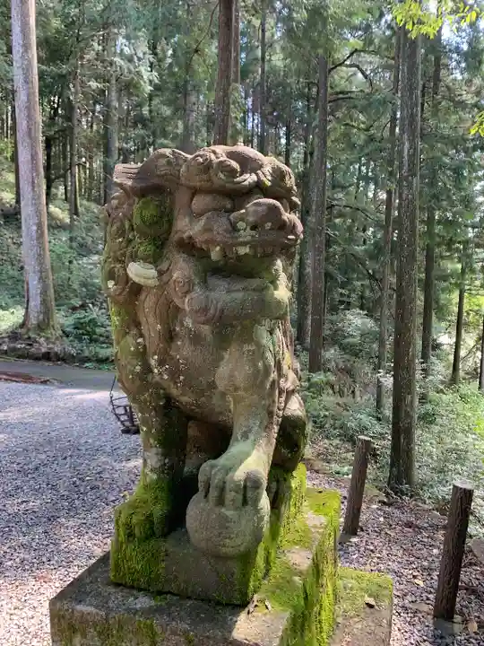根道神社の狛犬