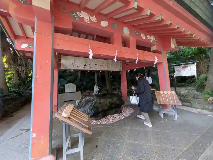 青島神社(青島神宮)の{uncategorized: "未分類", other: "その他", undefined: "問題あり", building: "その他建物", grave: "お墓", sacred_gate: "鳥居", guardian: "狛犬", statue: "像", buddha: "仏像", history: "歴史", nature: "自然", garden: "庭園", animal: "動物", pagoda: "塔", temizu: "手水舎", mountain_gate: "山門・神門", sanctuary: "本殿・本堂", subordinate: "末社・摂社", art: "芸術", scenery: "景色", jizo: "地蔵", ema: "絵馬", goshuin: "御朱印", omikuji: "おみくじ", items: "授与品その他", amulet: "お守り", goshuincho: "御朱印帳", eats: "食事", festival: "お祭り", votive_dance: "神楽", shichigosan: "七五三参", wedding: "結婚式", experience: "体験その他", initially: "初詣", around: "周辺", anti_infection: "感染症対策"}