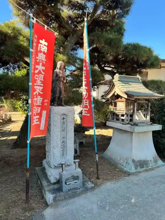 醫王寺(黄金身代り不動尊) の{uncategorized: "未分類", other: "その他", undefined: "問題あり", building: "その他建物", grave: "お墓", sacred_gate: "鳥居", guardian: "狛犬", statue: "像", buddha: "仏像", history: "歴史", nature: "自然", garden: "庭園", animal: "動物", pagoda: "塔", temizu: "手水舎", mountain_gate: "山門・神門", sanctuary: "本殿・本堂", subordinate: "末社・摂社", art: "芸術", scenery: "景色", jizo: "地蔵", ema: "絵馬", goshuin: "御朱印", omikuji: "おみくじ", items: "授与品その他", amulet: "お守り", goshuincho: "御朱印帳", eats: "食事", festival: "お祭り", votive_dance: "神楽", shichigosan: "七五三参", wedding: "結婚式", experience: "体験その他", initially: "初詣", around: "周辺", anti_infection: "感染症対策"}