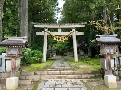 雄山神社中宮祈願殿(富山県)