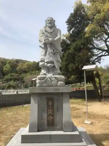 大浜八幡大神社の像