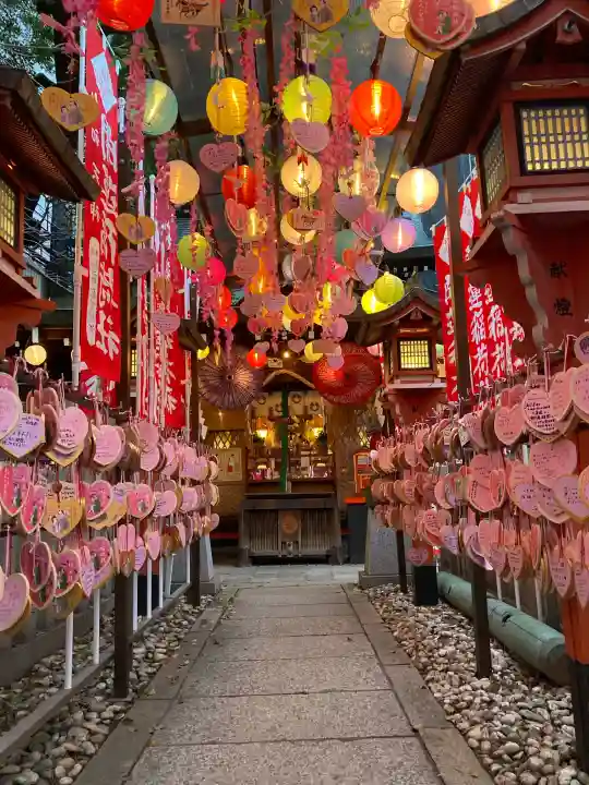 露天神社(お初天神)の{uncategorized: "未分類", other: "その他", undefined: "問題あり", building: "その他建物", grave: "お墓", sacred_gate: "鳥居", guardian: "狛犬", statue: "像", buddha: "仏像", history: "歴史", nature: "自然", garden: "庭園", animal: "動物", pagoda: "塔", temizu: "手水舎", mountain_gate: "山門・神門", sanctuary: "本殿・本堂", subordinate: "末社・摂社", art: "芸術", scenery: "景色", jizo: "地蔵", ema: "絵馬", goshuin: "御朱印", omikuji: "おみくじ", items: "授与品その他", amulet: "お守り", goshuincho: "御朱印帳", eats: "食事", festival: "お祭り", votive_dance: "神楽", shichigosan: "七五三参", wedding: "結婚式", experience: "体験その他", initially: "初詣", around: "周辺", anti_infection: "感染症対策"}