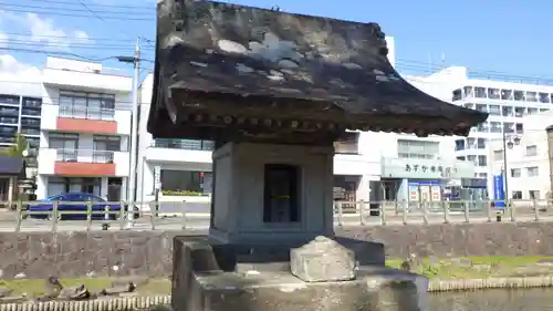 麓山弁財天の本殿・本堂