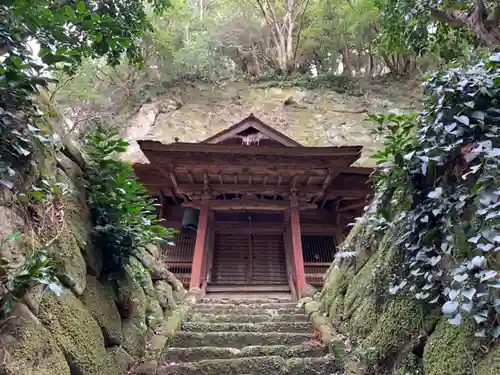 立岩観音堂の本殿・本堂