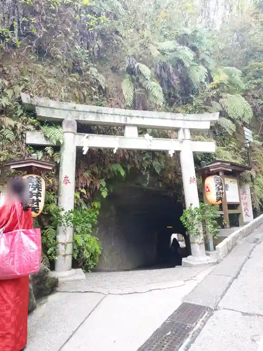 銭洗弁財天宇賀福神社の{uncategorized: "未分類", other: "その他", undefined: "問題あり", building: "その他建物", grave: "お墓", sacred_gate: "鳥居", guardian: "狛犬", statue: "像", buddha: "仏像", history: "歴史", nature: "自然", garden: "庭園", animal: "動物", pagoda: "塔", temizu: "手水舎", mountain_gate: "山門・神門", sanctuary: "本殿・本堂", subordinate: "末社・摂社", art: "芸術", scenery: "景色", jizo: "地蔵", ema: "絵馬", goshuin: "御朱印", omikuji: "おみくじ", items: "授与品その他", amulet: "お守り", goshuincho: "御朱印帳", eats: "食事", festival: "お祭り", votive_dance: "神楽", shichigosan: "七五三参", wedding: "結婚式", experience: "体験その他", initially: "初詣", around: "周辺", anti_infection: "感染症対策"}