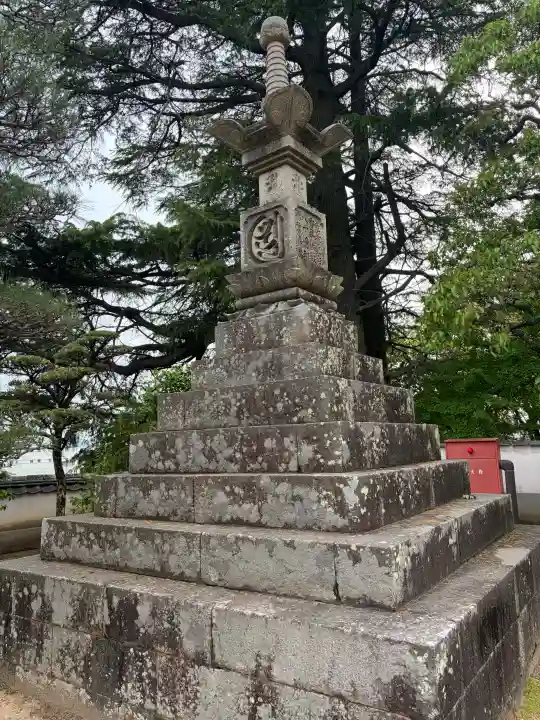 観龍寺の{uncategorized: "未分類", other: "その他", undefined: "問題あり", building: "その他建物", grave: "お墓", sacred_gate: "鳥居", guardian: "狛犬", statue: "像", buddha: "仏像", history: "歴史", nature: "自然", garden: "庭園", animal: "動物", pagoda: "塔", temizu: "手水舎", mountain_gate: "山門・神門", sanctuary: "本殿・本堂", subordinate: "末社・摂社", art: "芸術", scenery: "景色", jizo: "地蔵", ema: "絵馬", goshuin: "御朱印", omikuji: "おみくじ", items: "授与品その他", amulet: "お守り", goshuincho: "御朱印帳", eats: "食事", festival: "お祭り", votive_dance: "神楽", shichigosan: "七五三参", wedding: "結婚式", experience: "体験その他", initially: "初詣", around: "周辺", anti_infection: "感染症対策"}