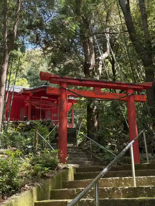 古尾稲荷神社の{uncategorized: "未分類", other: "その他", undefined: "問題あり", building: "その他建物", grave: "お墓", sacred_gate: "鳥居", guardian: "狛犬", statue: "像", buddha: "仏像", history: "歴史", nature: "自然", garden: "庭園", animal: "動物", pagoda: "塔", temizu: "手水舎", mountain_gate: "山門・神門", sanctuary: "本殿・本堂", subordinate: "末社・摂社", art: "芸術", scenery: "景色", jizo: "地蔵", ema: "絵馬", goshuin: "御朱印", omikuji: "おみくじ", items: "授与品その他", amulet: "お守り", goshuincho: "御朱印帳", eats: "食事", festival: "お祭り", votive_dance: "神楽", shichigosan: "七五三参", wedding: "結婚式", experience: "体験その他", initially: "初詣", around: "周辺", anti_infection: "感染症対策"}