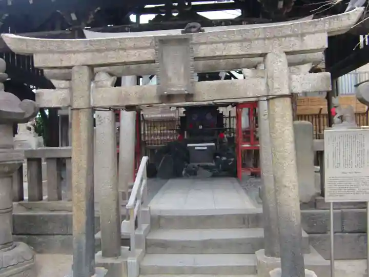 被官稲荷神社の鳥居