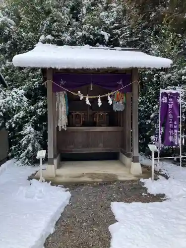 下野 星宮神社の{uncategorized: "未分類", other: "その他", undefined: "問題あり", building: "その他建物", grave: "お墓", sacred_gate: "鳥居", guardian: "狛犬", statue: "像", buddha: "仏像", history: "歴史", nature: "自然", garden: "庭園", animal: "動物", pagoda: "塔", temizu: "手水舎", mountain_gate: "山門・神門", sanctuary: "本殿・本堂", subordinate: "末社・摂社", art: "芸術", scenery: "景色", jizo: "地蔵", ema: "絵馬", goshuin: "御朱印", omikuji: "おみくじ", items: "授与品その他", amulet: "お守り", goshuincho: "御朱印帳", eats: "食事", festival: "お祭り", votive_dance: "神楽", shichigosan: "七五三参", wedding: "結婚式", experience: "体験その他", initially: "初詣", around: "周辺", anti_infection: "感染症対策"}