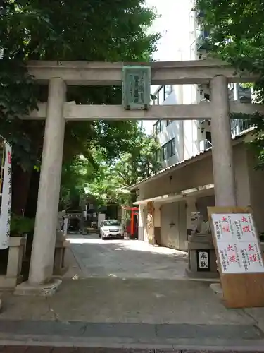 銀杏岡八幡神社の鳥居
