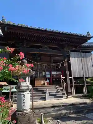 石薬師寺の本殿・本堂