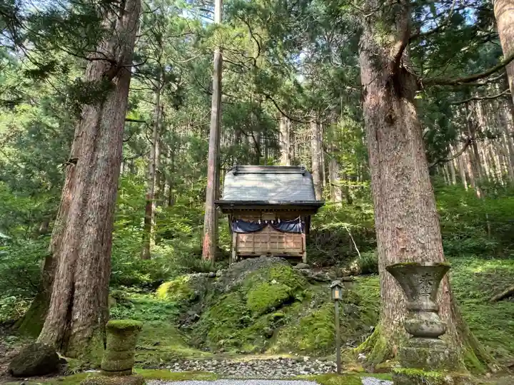 雄山神社中宮祈願殿(富山県)