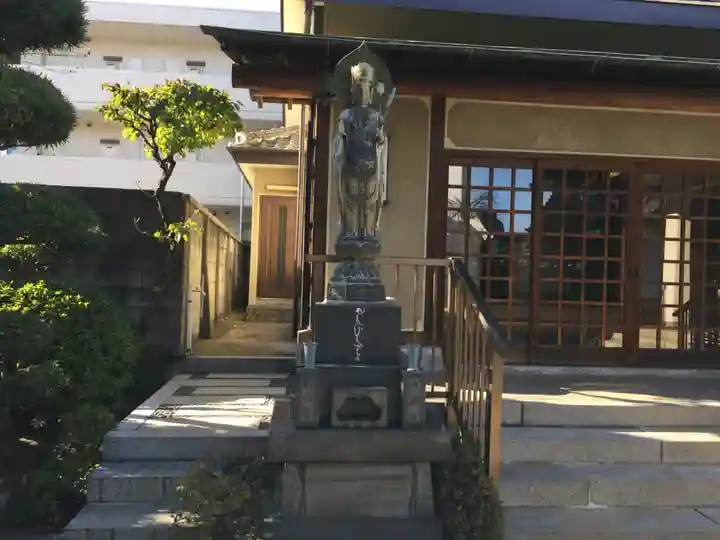 戒行寺の本殿・本堂