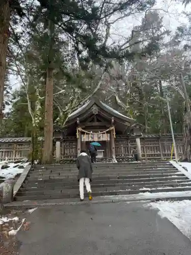 諏訪大社上社前宮の{uncategorized: "未分類", other: "その他", undefined: "問題あり", building: "その他建物", grave: "お墓", sacred_gate: "鳥居", guardian: "狛犬", statue: "像", buddha: "仏像", history: "歴史", nature: "自然", garden: "庭園", animal: "動物", pagoda: "塔", temizu: "手水舎", mountain_gate: "山門・神門", sanctuary: "本殿・本堂", subordinate: "末社・摂社", art: "芸術", scenery: "景色", jizo: "地蔵", ema: "絵馬", goshuin: "御朱印", omikuji: "おみくじ", items: "授与品その他", amulet: "お守り", goshuincho: "御朱印帳", eats: "食事", festival: "お祭り", votive_dance: "神楽", shichigosan: "七五三参", wedding: "結婚式", experience: "体験その他", initially: "初詣", around: "周辺", anti_infection: "感染症対策"}