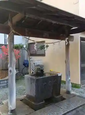 薬師神社の手水舎