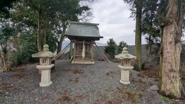 新保 白山神社の{uncategorized: "未分類", other: "その他", undefined: "問題あり", building: "その他建物", grave: "お墓", sacred_gate: "鳥居", guardian: "狛犬", statue: "像", buddha: "仏像", history: "歴史", nature: "自然", garden: "庭園", animal: "動物", pagoda: "塔", temizu: "手水舎", mountain_gate: "山門・神門", sanctuary: "本殿・本堂", subordinate: "末社・摂社", art: "芸術", scenery: "景色", jizo: "地蔵", ema: "絵馬", goshuin: "御朱印", omikuji: "おみくじ", items: "授与品その他", amulet: "お守り", goshuincho: "御朱印帳", eats: "食事", festival: "お祭り", votive_dance: "神楽", shichigosan: "七五三参", wedding: "結婚式", experience: "体験その他", initially: "初詣", around: "周辺", anti_infection: "感染症対策"}