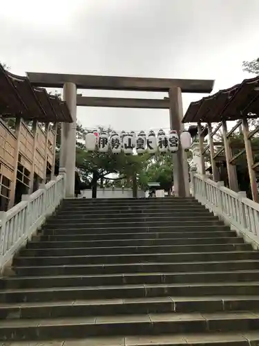 伊勢山皇大神宮の鳥居