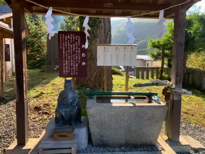 浅岸薬師神社の手水舎