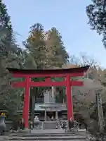 丹生川上神社(下社)の{uncategorized: "未分類", other: "その他", undefined: "問題あり", building: "その他建物", grave: "お墓", sacred_gate: "鳥居", guardian: "狛犬", statue: "像", buddha: "仏像", history: "歴史", nature: "自然", garden: "庭園", animal: "動物", pagoda: "塔", temizu: "手水舎", mountain_gate: "山門・神門", sanctuary: "本殿・本堂", subordinate: "末社・摂社", art: "芸術", scenery: "景色", jizo: "地蔵", ema: "絵馬", goshuin: "御朱印", omikuji: "おみくじ", items: "授与品その他", amulet: "お守り", goshuincho: "御朱印帳", eats: "食事", festival: "お祭り", votive_dance: "神楽", shichigosan: "七五三参", wedding: "結婚式", experience: "体験その他", initially: "初詣", around: "周辺", anti_infection: "感染症対策"}