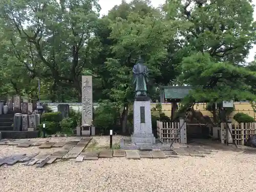 常泉寺の像