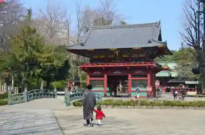 根津神社の山門・神門