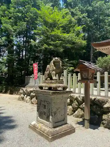 丹生神社の狛犬