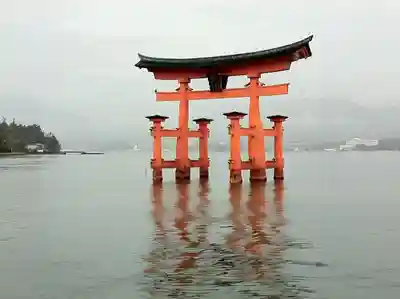 厳島神社の鳥居