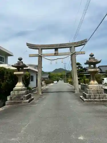 玉祖神社の{uncategorized: "未分類", other: "その他", undefined: "問題あり", building: "その他建物", grave: "お墓", sacred_gate: "鳥居", guardian: "狛犬", statue: "像", buddha: "仏像", history: "歴史", nature: "自然", garden: "庭園", animal: "動物", pagoda: "塔", temizu: "手水舎", mountain_gate: "山門・神門", sanctuary: "本殿・本堂", subordinate: "末社・摂社", art: "芸術", scenery: "景色", jizo: "地蔵", ema: "絵馬", goshuin: "御朱印", omikuji: "おみくじ", items: "授与品その他", amulet: "お守り", goshuincho: "御朱印帳", eats: "食事", festival: "お祭り", votive_dance: "神楽", shichigosan: "七五三参", wedding: "結婚式", experience: "体験その他", initially: "初詣", around: "周辺", anti_infection: "感染症対策"}