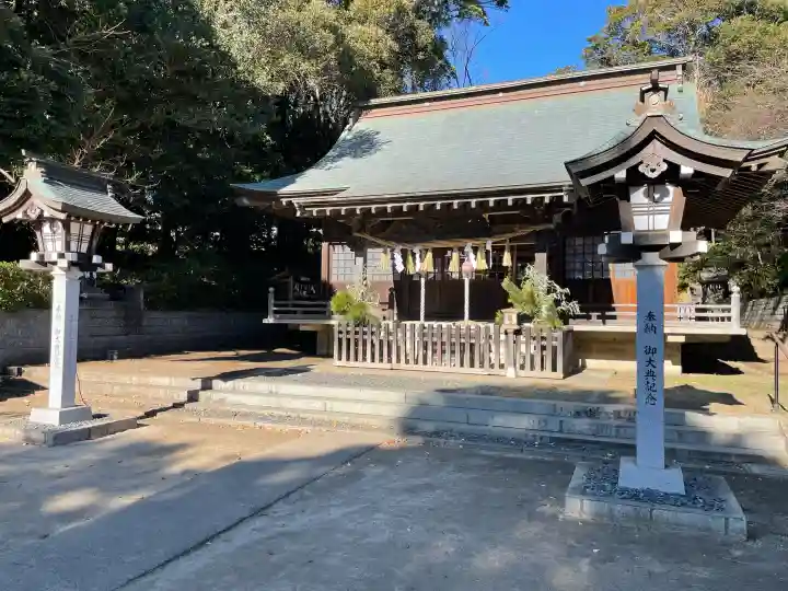 鹿島神社の{uncategorized: "未分類", other: "その他", undefined: "問題あり", building: "その他建物", grave: "お墓", sacred_gate: "鳥居", guardian: "狛犬", statue: "像", buddha: "仏像", history: "歴史", nature: "自然", garden: "庭園", animal: "動物", pagoda: "塔", temizu: "手水舎", mountain_gate: "山門・神門", sanctuary: "本殿・本堂", subordinate: "末社・摂社", art: "芸術", scenery: "景色", jizo: "地蔵", ema: "絵馬", goshuin: "御朱印", omikuji: "おみくじ", items: "授与品その他", amulet: "お守り", goshuincho: "御朱印帳", eats: "食事", festival: "お祭り", votive_dance: "神楽", shichigosan: "七五三参", wedding: "結婚式", experience: "体験その他", initially: "初詣", around: "周辺", anti_infection: "感染症対策"}