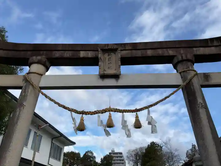 新羅神社の鳥居