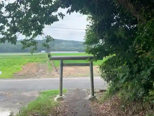 神社（名称不明）の鳥居