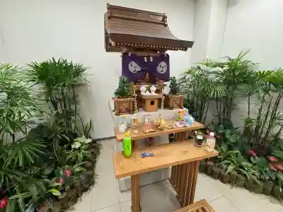 羽田航空神社の{uncategorized: "未分類", other: "その他", undefined: "問題あり", building: "その他建物", grave: "お墓", sacred_gate: "鳥居", guardian: "狛犬", statue: "像", buddha: "仏像", history: "歴史", nature: "自然", garden: "庭園", animal: "動物", pagoda: "塔", temizu: "手水舎", mountain_gate: "山門・神門", sanctuary: "本殿・本堂", subordinate: "末社・摂社", art: "芸術", scenery: "景色", jizo: "地蔵", ema: "絵馬", goshuin: "御朱印", omikuji: "おみくじ", items: "授与品その他", amulet: "お守り", goshuincho: "御朱印帳", eats: "食事", festival: "お祭り", votive_dance: "神楽", shichigosan: "七五三参", wedding: "結婚式", experience: "体験その他", initially: "初詣", around: "周辺", anti_infection: "感染症対策"}