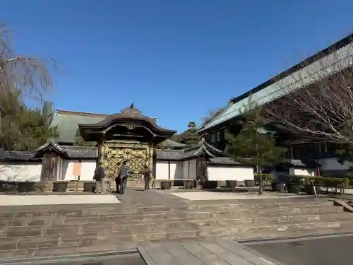 建長寺の{uncategorized: "未分類", other: "その他", undefined: "問題あり", building: "その他建物", grave: "お墓", sacred_gate: "鳥居", guardian: "狛犬", statue: "像", buddha: "仏像", history: "歴史", nature: "自然", garden: "庭園", animal: "動物", pagoda: "塔", temizu: "手水舎", mountain_gate: "山門・神門", sanctuary: "本殿・本堂", subordinate: "末社・摂社", art: "芸術", scenery: "景色", jizo: "地蔵", ema: "絵馬", goshuin: "御朱印", omikuji: "おみくじ", items: "授与品その他", amulet: "お守り", goshuincho: "御朱印帳", eats: "食事", festival: "お祭り", votive_dance: "神楽", shichigosan: "七五三参", wedding: "結婚式", experience: "体験その他", initially: "初詣", around: "周辺", anti_infection: "感染症対策"}