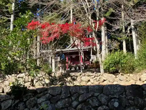 雨錫寺の末社