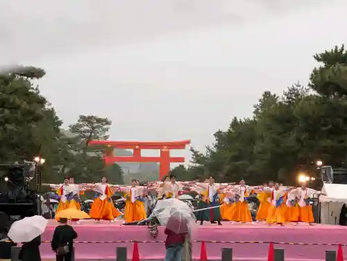 平安神宮の{uncategorized: "未分類", other: "その他", undefined: "問題あり", building: "その他建物", grave: "お墓", sacred_gate: "鳥居", guardian: "狛犬", statue: "像", buddha: "仏像", history: "歴史", nature: "自然", garden: "庭園", animal: "動物", pagoda: "塔", temizu: "手水舎", mountain_gate: "山門・神門", sanctuary: "本殿・本堂", subordinate: "末社・摂社", art: "芸術", scenery: "景色", jizo: "地蔵", ema: "絵馬", goshuin: "御朱印", omikuji: "おみくじ", items: "授与品その他", amulet: "お守り", goshuincho: "御朱印帳", eats: "食事", festival: "お祭り", votive_dance: "神楽", shichigosan: "七五三参", wedding: "結婚式", experience: "体験その他", initially: "初詣", around: "周辺", anti_infection: "感染症対策"}
