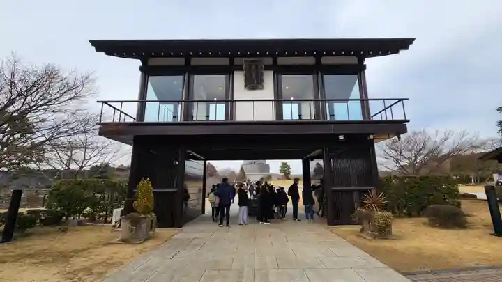 東本願寺本廟 牛久浄苑(牛久大仏)の山門・神門