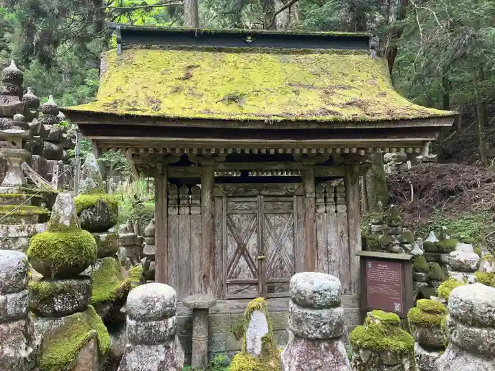 高野山金剛峯寺奥の院(和歌山県)