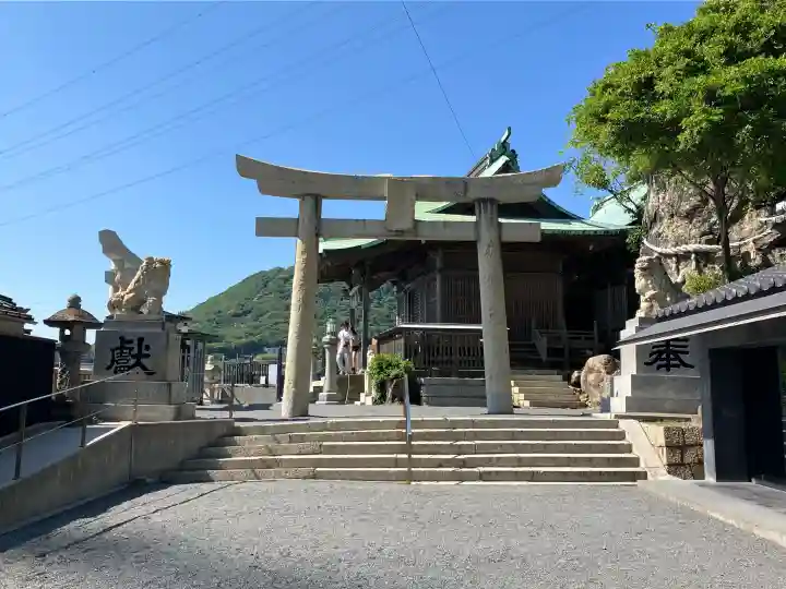 和布刈神社の{uncategorized: "未分類", other: "その他", undefined: "問題あり", building: "その他建物", grave: "お墓", sacred_gate: "鳥居", guardian: "狛犬", statue: "像", buddha: "仏像", history: "歴史", nature: "自然", garden: "庭園", animal: "動物", pagoda: "塔", temizu: "手水舎", mountain_gate: "山門・神門", sanctuary: "本殿・本堂", subordinate: "末社・摂社", art: "芸術", scenery: "景色", jizo: "地蔵", ema: "絵馬", goshuin: "御朱印", omikuji: "おみくじ", items: "授与品その他", amulet: "お守り", goshuincho: "御朱印帳", eats: "食事", festival: "お祭り", votive_dance: "神楽", shichigosan: "七五三参", wedding: "結婚式", experience: "体験その他", initially: "初詣", around: "周辺", anti_infection: "感染症対策"}