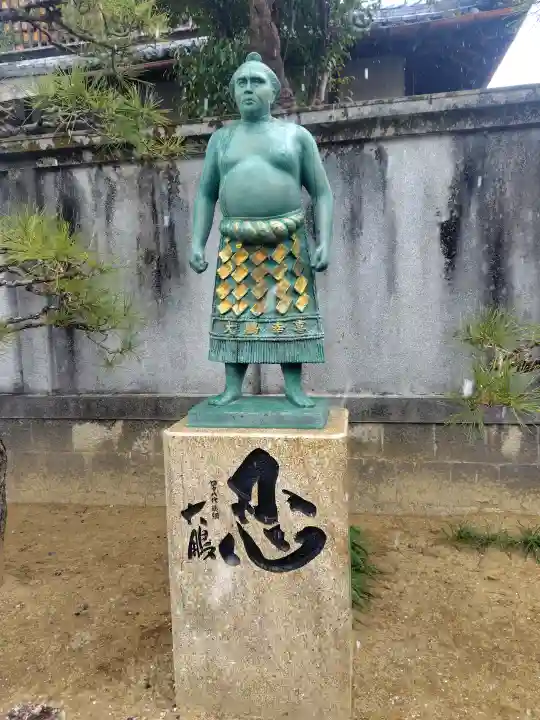龍光寺の{uncategorized: "未分類", other: "その他", undefined: "問題あり", building: "その他建物", grave: "お墓", sacred_gate: "鳥居", guardian: "狛犬", statue: "像", buddha: "仏像", history: "歴史", nature: "自然", garden: "庭園", animal: "動物", pagoda: "塔", temizu: "手水舎", mountain_gate: "山門・神門", sanctuary: "本殿・本堂", subordinate: "末社・摂社", art: "芸術", scenery: "景色", jizo: "地蔵", ema: "絵馬", goshuin: "御朱印", omikuji: "おみくじ", items: "授与品その他", amulet: "お守り", goshuincho: "御朱印帳", eats: "食事", festival: "お祭り", votive_dance: "神楽", shichigosan: "七五三参", wedding: "結婚式", experience: "体験その他", initially: "初詣", around: "周辺", anti_infection: "感染症対策"}