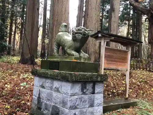 巖鬼山神社の狛犬