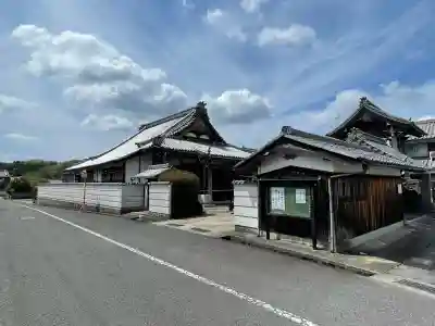光明寺の{uncategorized: "未分類", other: "その他", undefined: "問題あり", building: "その他建物", grave: "お墓", sacred_gate: "鳥居", guardian: "狛犬", statue: "像", buddha: "仏像", history: "歴史", nature: "自然", garden: "庭園", animal: "動物", pagoda: "塔", temizu: "手水舎", mountain_gate: "山門・神門", sanctuary: "本殿・本堂", subordinate: "末社・摂社", art: "芸術", scenery: "景色", jizo: "地蔵", ema: "絵馬", goshuin: "御朱印", omikuji: "おみくじ", items: "授与品その他", amulet: "お守り", goshuincho: "御朱印帳", eats: "食事", festival: "お祭り", votive_dance: "神楽", shichigosan: "七五三参", wedding: "結婚式", experience: "体験その他", initially: "初詣", around: "周辺", anti_infection: "感染症対策"}