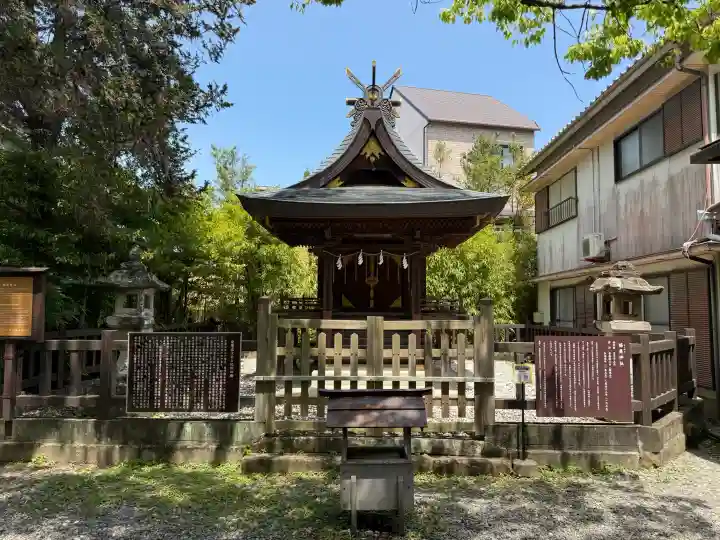 藤厳神社(闘鶏神社境内社)の{uncategorized: "未分類", other: "その他", undefined: "問題あり", building: "その他建物", grave: "お墓", sacred_gate: "鳥居", guardian: "狛犬", statue: "像", buddha: "仏像", history: "歴史", nature: "自然", garden: "庭園", animal: "動物", pagoda: "塔", temizu: "手水舎", mountain_gate: "山門・神門", sanctuary: "本殿・本堂", subordinate: "末社・摂社", art: "芸術", scenery: "景色", jizo: "地蔵", ema: "絵馬", goshuin: "御朱印", omikuji: "おみくじ", items: "授与品その他", amulet: "お守り", goshuincho: "御朱印帳", eats: "食事", festival: "お祭り", votive_dance: "神楽", shichigosan: "七五三参", wedding: "結婚式", experience: "体験その他", initially: "初詣", around: "周辺", anti_infection: "感染症対策"}