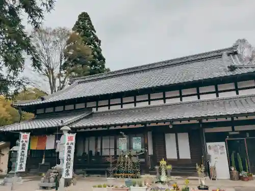 滝仙寺の{uncategorized: "未分類", other: "その他", undefined: "問題あり", building: "その他建物", grave: "お墓", sacred_gate: "鳥居", guardian: "狛犬", statue: "像", buddha: "仏像", history: "歴史", nature: "自然", garden: "庭園", animal: "動物", pagoda: "塔", temizu: "手水舎", mountain_gate: "山門・神門", sanctuary: "本殿・本堂", subordinate: "末社・摂社", art: "芸術", scenery: "景色", jizo: "地蔵", ema: "絵馬", goshuin: "御朱印", omikuji: "おみくじ", items: "授与品その他", amulet: "お守り", goshuincho: "御朱印帳", eats: "食事", festival: "お祭り", votive_dance: "神楽", shichigosan: "七五三参", wedding: "結婚式", experience: "体験その他", initially: "初詣", around: "周辺", anti_infection: "感染症対策"}