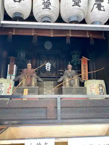 八坂神社御旅所の像